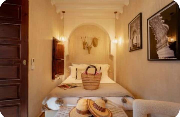 Camera 04, letto matrimoniale, bagno privato
