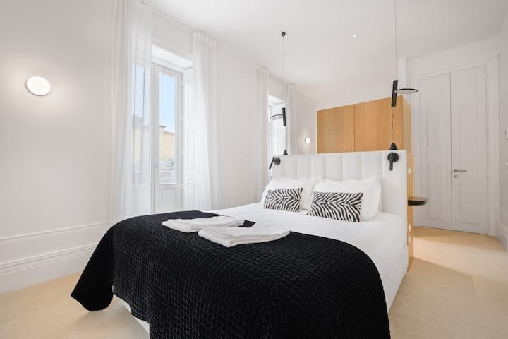 Stanza 06, letto matrimoniale, bagno privato